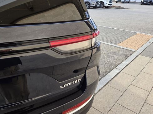 Used 2024 Jeep Grand Cherokee Limited image 14