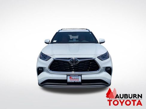 New 2026 Toyota Highlander Platinum AWD/4WD image 2