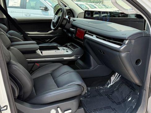 New 2027 Lincoln Navigator Premiere AWD/4WD image 11