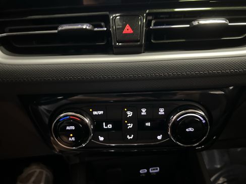 Certified 2025 Chevrolet TrailBlazer LT w/ Convenience Package FWD image 19