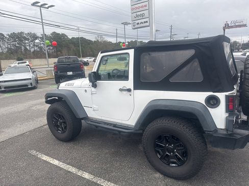 Used 2015 Jeep Wrangler Sport image 9