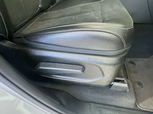 Used 2024 Jeep Grand Cherokee L Laredo image 23