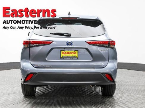 Used 2023 Toyota Highlander LE image 6