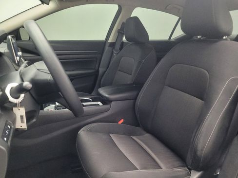 Used 2024 Nissan Altima 2.5 SV FWD image 17