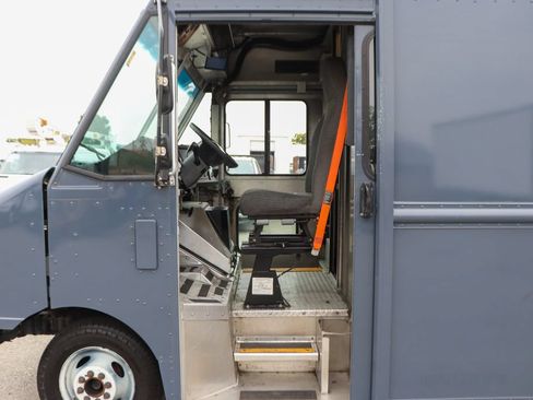 Used 2019 Ford E-450 and Econoline 450 Super Duty RWD image 18