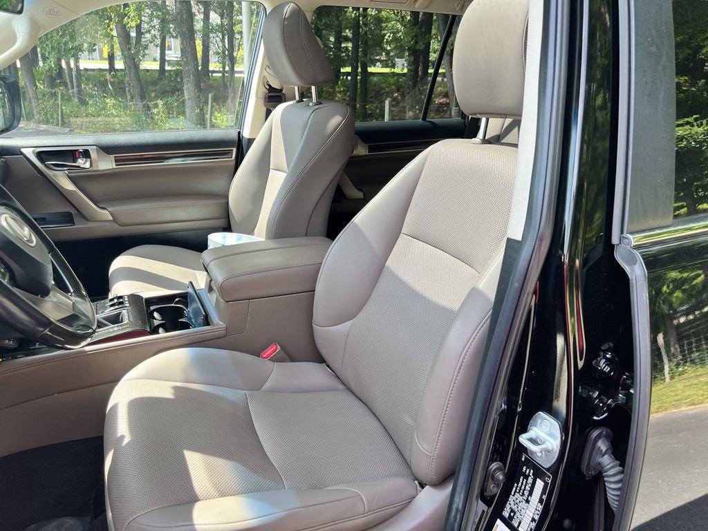 Used 2021 Lexus GX 460 Premium w/ Premium Package AWD/4WD image 16
