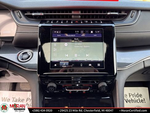 Used 2023 Jeep Grand Cherokee Altitude image 16