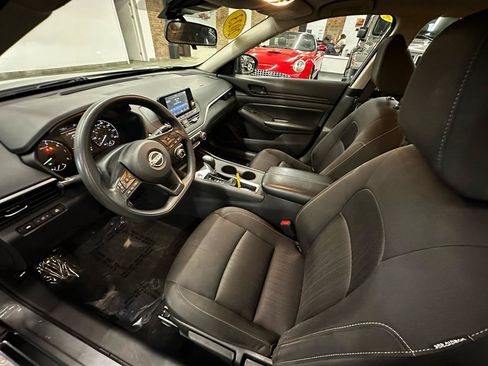 Used 2023 Nissan Altima 2.5 S FWD image 9