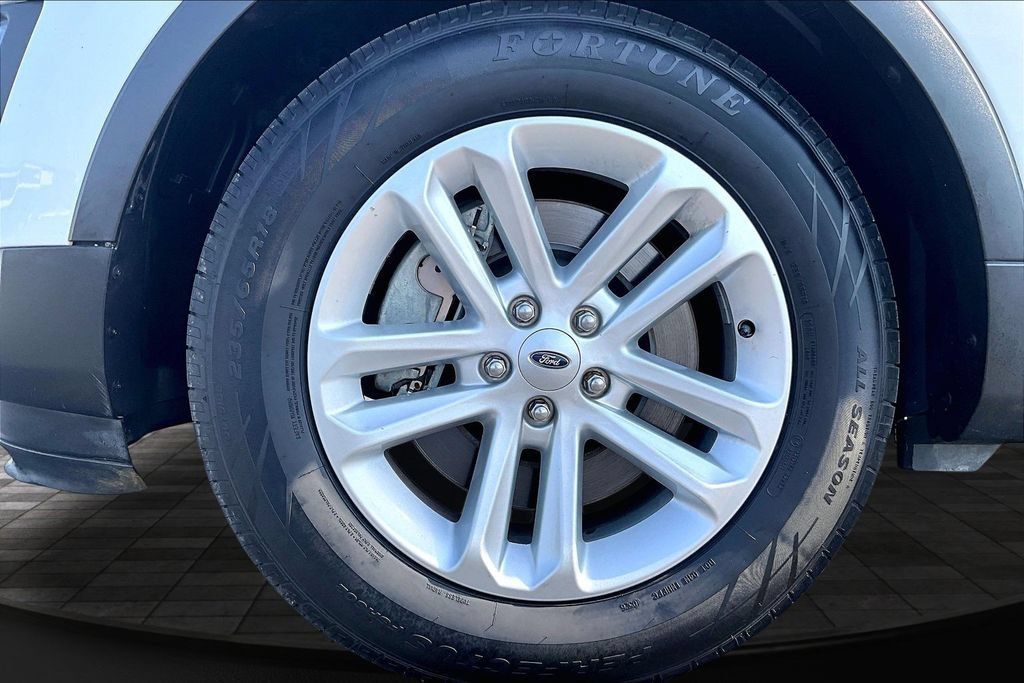 Used 2017 Ford Explorer XLT FWD image 9