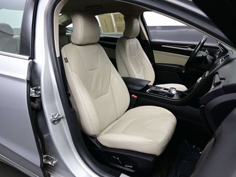 Used 2018 Ford Fusion Titanium FWD image 12