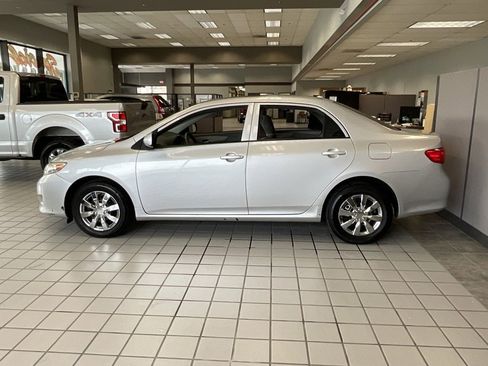Used 2010 Toyota Corolla LE image 4
