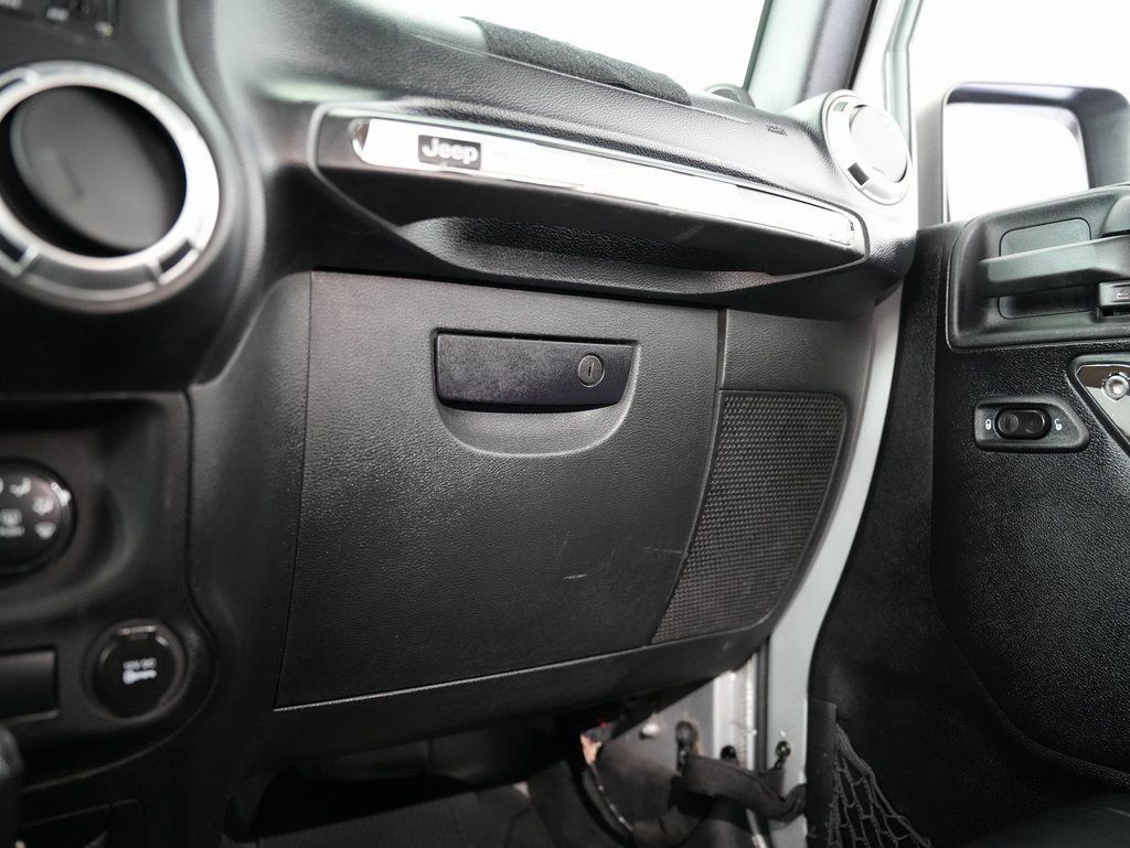 Used 2012 Jeep Wrangler Rubicon AWD/4WD image 42