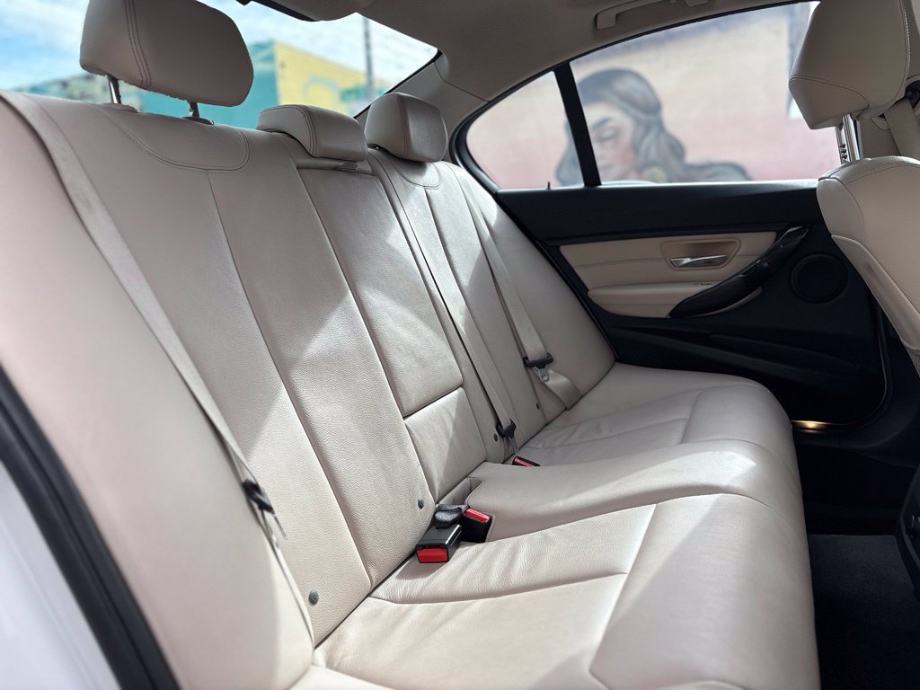Used 2018 BMW 320i Sedan RWD image 10