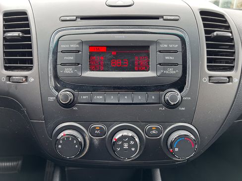 Used 2017 Kia Forte LX image 17