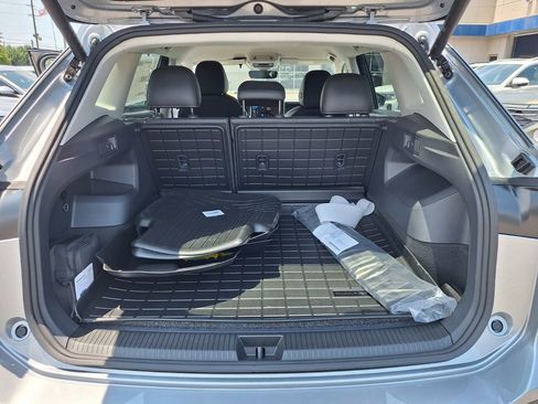 New 2025 Volkswagen Tiguan SE image 16