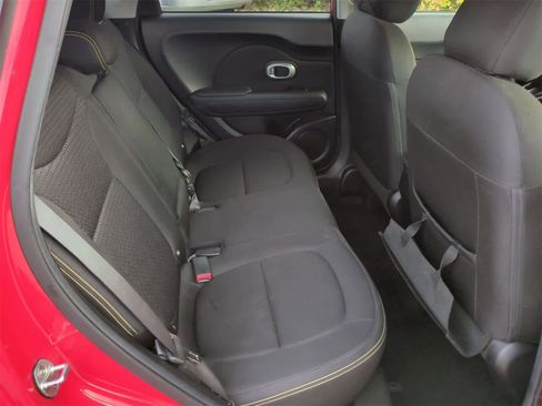Used 2016 Kia Soul + image 19