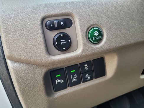 Used 2016 Honda Pilot Touring image 17