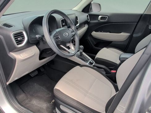 Used 2024 Hyundai Venue SEL FWD image 32