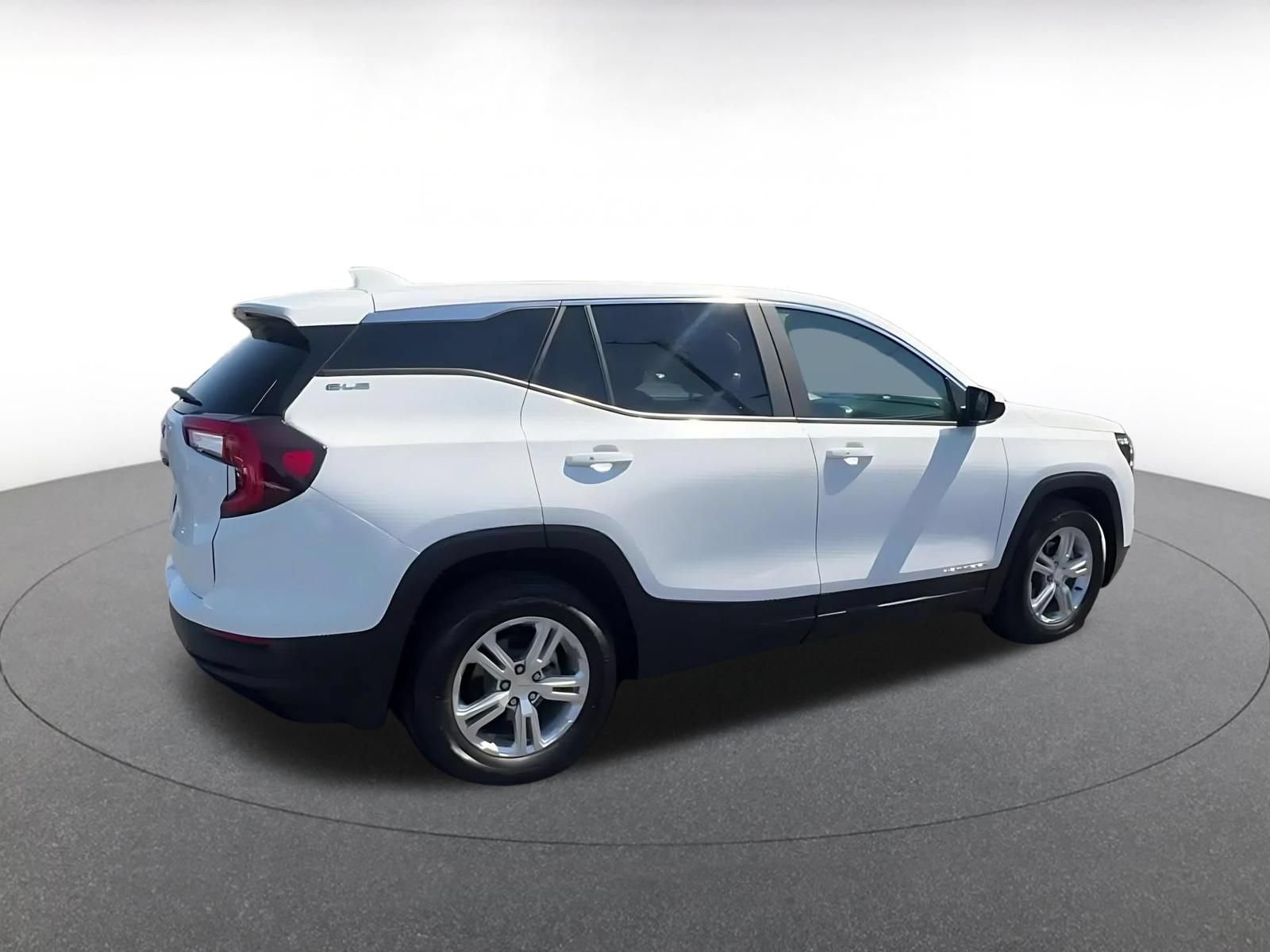 Used 2024 GMC Terrain SLE FWD image 14