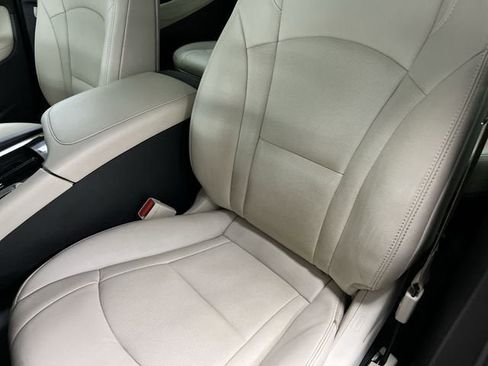 Certified 2023 Buick Enclave Essence image 18