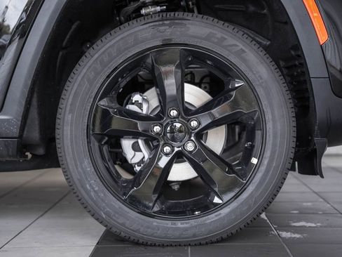 New 2025 Jeep Grand Cherokee Altitude w/ Trailer Tow Package image 16