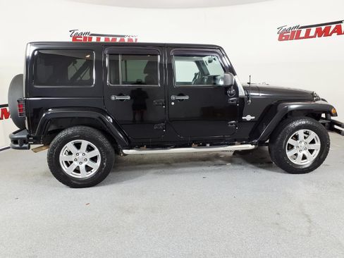 Used 2013 Jeep Wrangler Unlimited Sahara w/ Connectivity Group AWD/4WD image 4