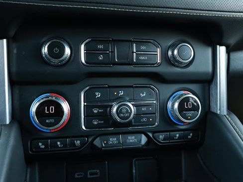 Used 2024 GMC Yukon SLT RWD image 19