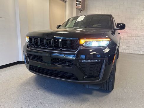 New 2026 Jeep Grand Cherokee Limited AWD/4WD image 11