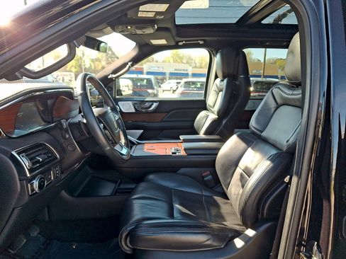 Certified 2020 Lincoln Navigator Reserve w/ Luxury Package image 12