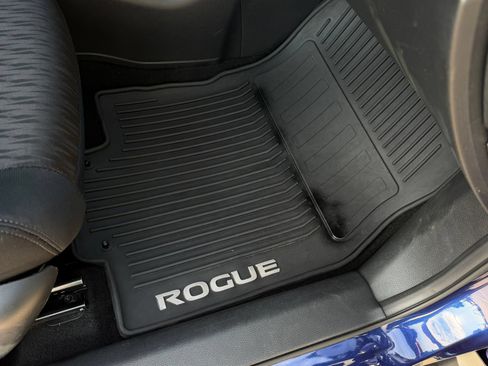 Used 2020 Nissan Rogue S FWD image 14
