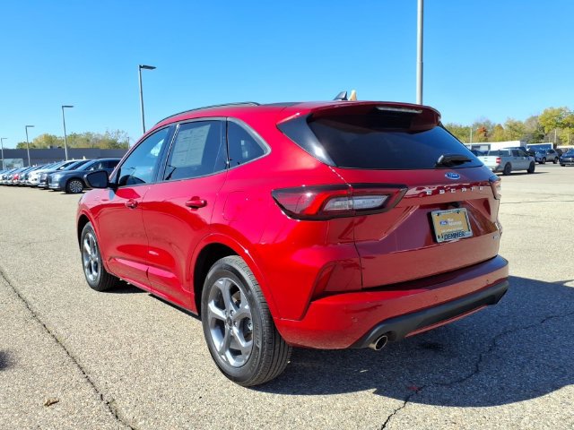 Certified 2023 Ford Escape ST-Line w/ Tech Pack #1 AWD/4WD image 5
