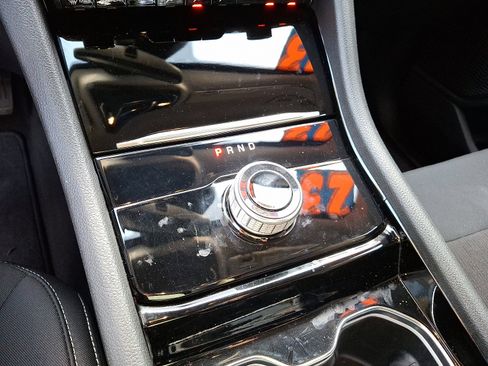 Certified 2023 Jeep Grand Cherokee Laredo w/ Luxury Tech Group I image 15