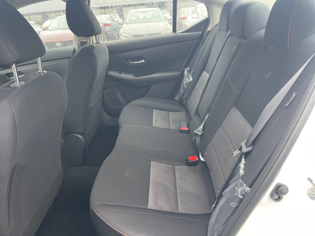 Used 2025 Nissan Sentra SR FWD image 17