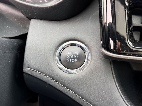 Used 2023 Toyota Highlander XLE AWD/4WD image 16