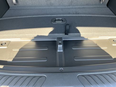 New 2026 Chevrolet Suburban LS image 12