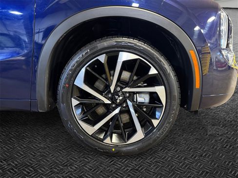 Used 2023 Mitsubishi Outlander SEL image 11