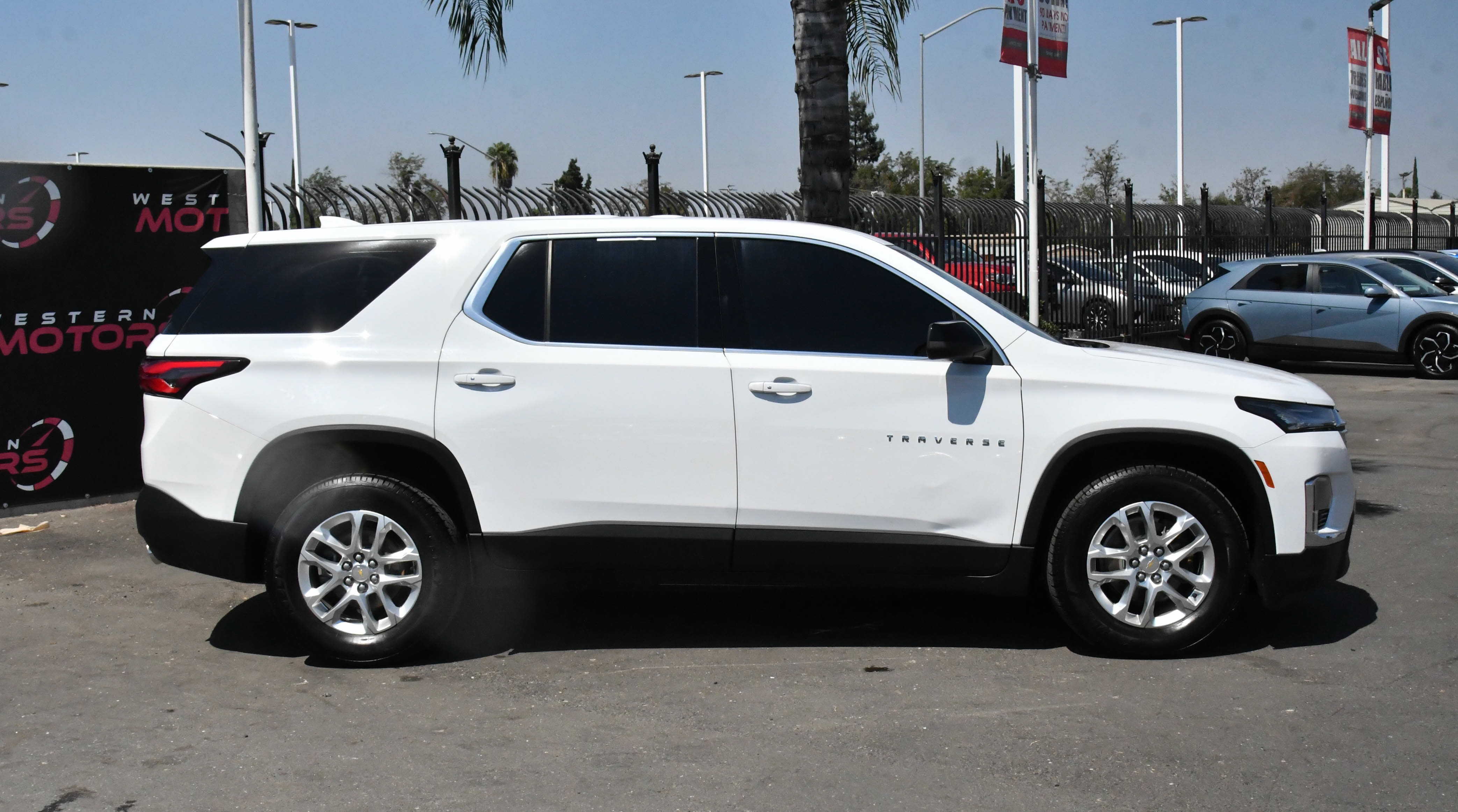 Used 2023 Chevrolet Traverse LS w/ LPO, Cargo Package FWD image 9