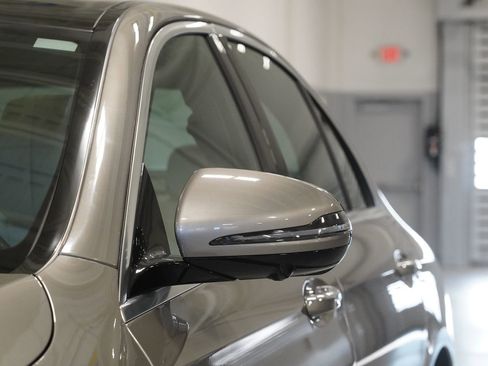 Used 2022 Mercedes-Benz E 350 4MATIC Sedan image 9