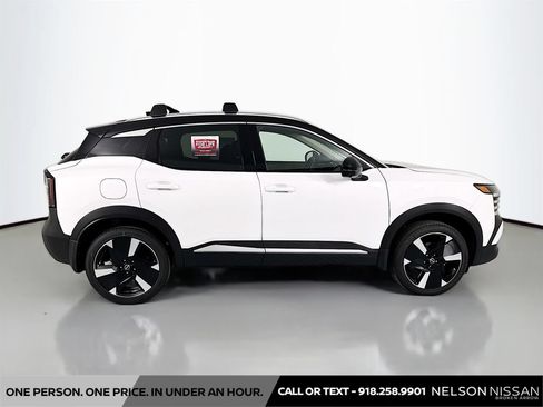 New 2026 Nissan Kicks SR w/ SR Premium Package FWD image 4