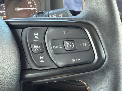 Used 2024 Jeep Wrangler Unlimited w/ Convenience Group AWD/4WD image 15