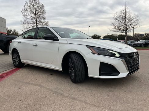 Used 2025 Nissan Altima 2.5 SV image 5