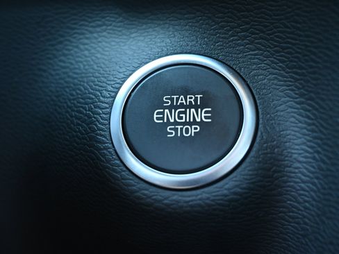 Used 2025 Volvo XC40 B5 Core image 34