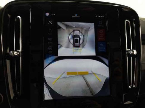 Used 2025 Volvo XC40 B5 Plus w/ Climate Package image 26