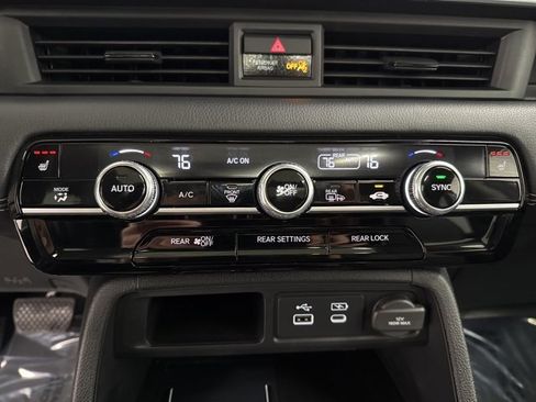 New 2025 Honda Pilot Touring image 44