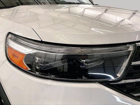 Used 2022 Ford Explorer XLT AWD/4WD image 28