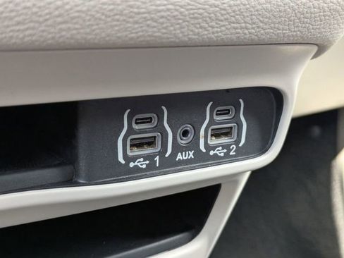 Used 2023 Chrysler Pacifica Touring-L FWD image 24