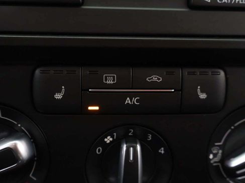 Used 2015 Volkswagen Jetta SE FWD image 40