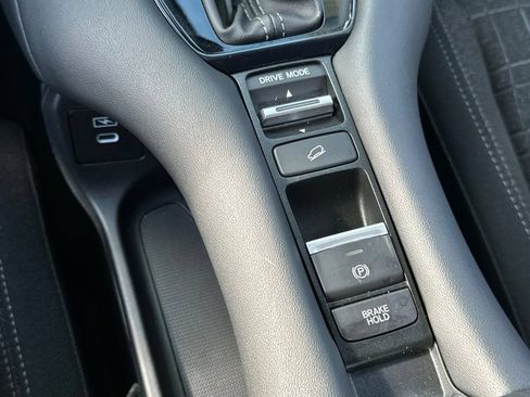 Certified 2024 Honda HR-V LX image 30