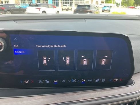 Used 2025 Chevrolet Tahoe Premier RWD image 32