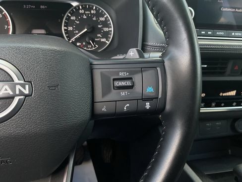 Used 2025 Nissan Rogue SV FWD image 34
